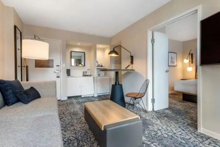 Sheraton Suites Old Town Alexandria - 55