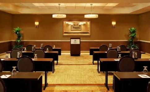 Sheraton Suites Old Town Alexandria - 10