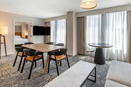 Sheraton Suites Old Town Alexandria - 93