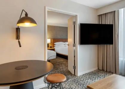 Sheraton Suites Old Town Alexandria - 25