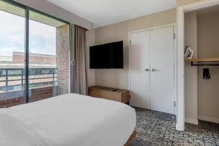 Sheraton Suites Old Town Alexandria - 66