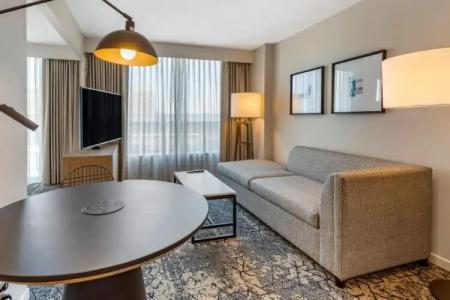 Sheraton Suites Old Town Alexandria - 105