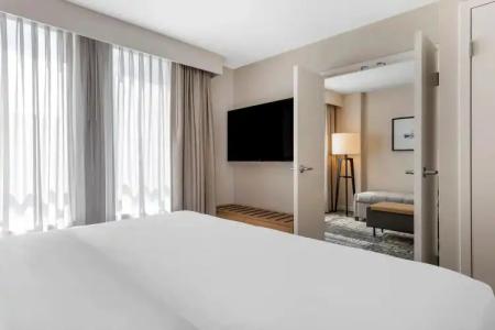 Sheraton Suites Old Town Alexandria - 16