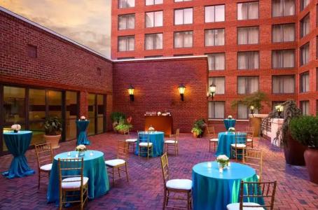 Sheraton Suites Old Town Alexandria - 7