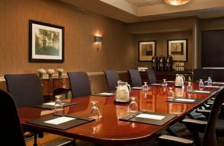 Sheraton Suites Old Town Alexandria - 2