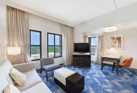 Embassy Suites by Hilton Alexandria Old Town - 59