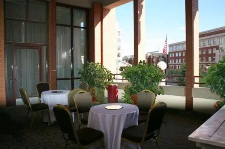 Embassy Suites by Hilton Alexandria Old Town - 27