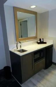 Embassy Suites by Hilton Alexandria Old Town - 35