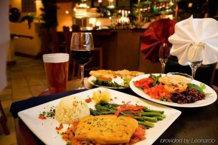 Embassy Suites by Hilton Alexandria Old Town - 12