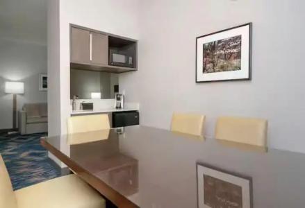 Embassy Suites by Hilton Alexandria Old Town - 49