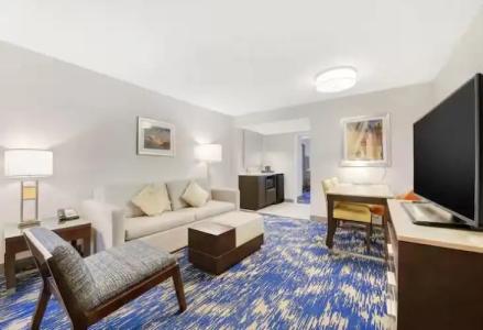 Embassy Suites by Hilton Alexandria Old Town - 40