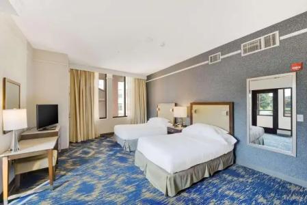 Embassy Suites by Hilton Alexandria Old Town - 5