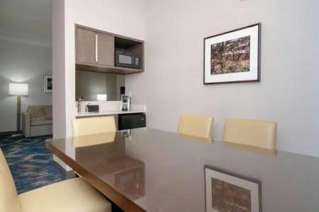 Embassy Suites by Hilton Alexandria Old Town - 30