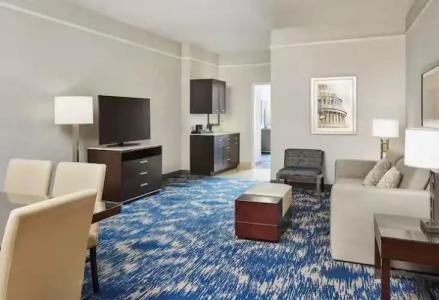 Embassy Suites by Hilton Alexandria Old Town - 43