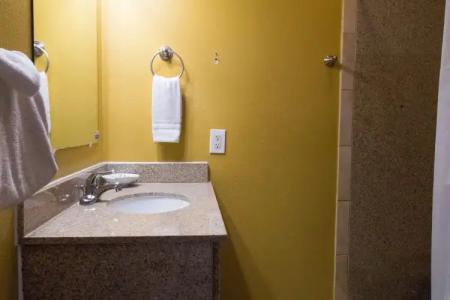 Carmel Wayfarer Inn - 9