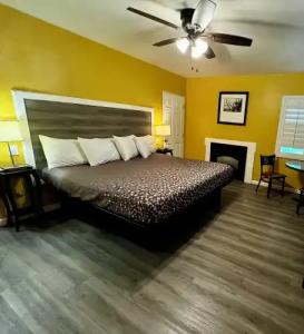 Carmel Wayfarer Inn - 25