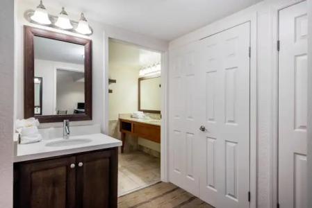 Holiday Inn Fort Lauderdale Airport, an IHG - 7