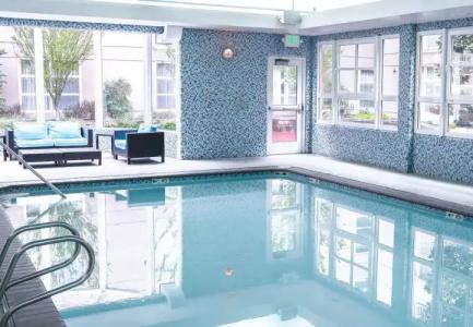 Courtyard by Marriott Seattle Bellevue/Downtown - 18