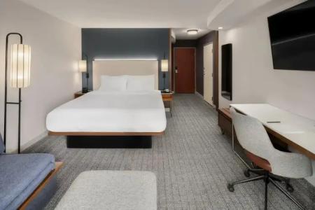 Courtyard by Marriott Seattle Bellevue/Downtown - 4