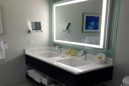 The Royal Sonesta Boston - 3