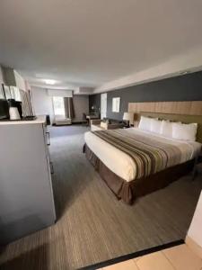 Country Inn & Suites by Radisson, Pigeon Forge South, TN - 44