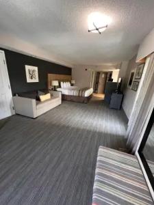 Country Inn & Suites by Radisson, Pigeon Forge South, TN - 46
