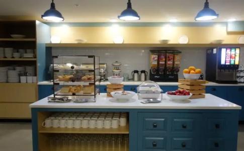 Country Inn & Suites by Radisson, Pigeon Forge South, TN - 6