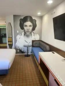 The Adler a Hollywood - 38