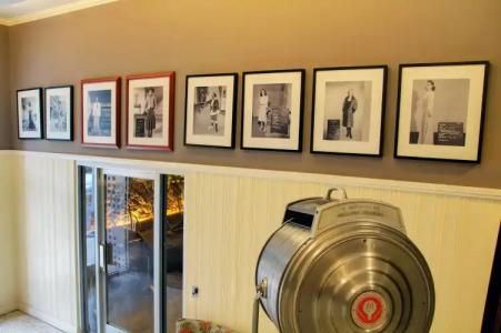 The Adler a Hollywood - 14