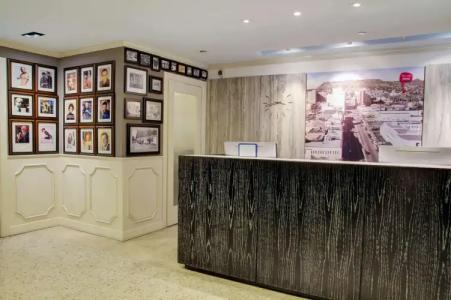 The Adler a Hollywood - 1