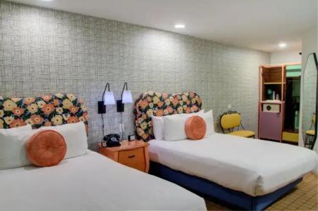 The Adler a Hollywood - 36