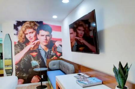 The Adler a Hollywood - 63