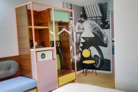 The Adler a Hollywood - 48