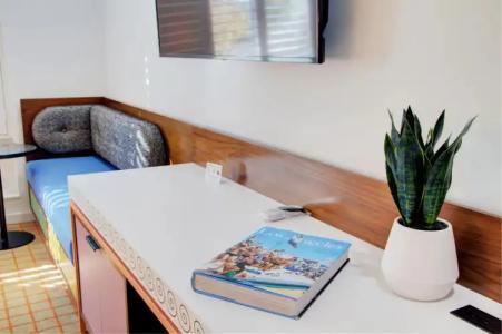 The Adler a Hollywood - 17