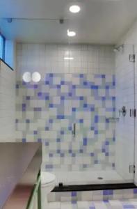 The Adler a Hollywood - 83