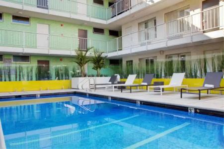 The Adler a Hollywood - 20