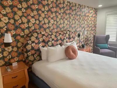 The Adler a Hollywood - 68