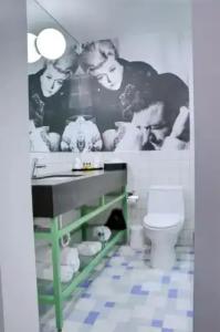 The Adler a Hollywood - 42