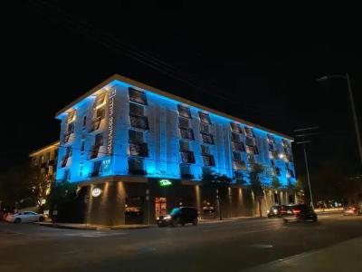 The Adler a Hollywood