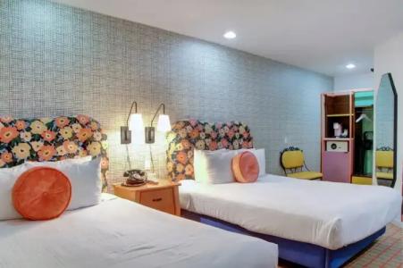 The Adler a Hollywood - 62