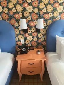 The Adler a Hollywood - 44