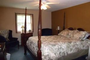 Bears Lair Inn, Stowe