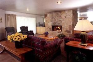 All Seasons Condominiums, Park