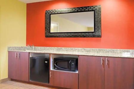 Courtyard by Marriott Dallas Plano in Legacy Park - 27