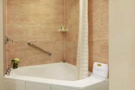 Hilton Suites Ocean City Oceanfront - 8