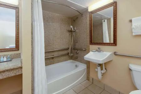 Wyndham Riverfront - 31