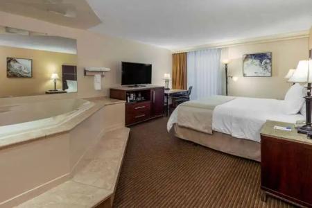 Wyndham Riverfront - 2