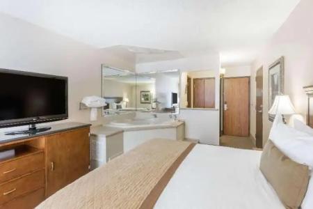 Wyndham Riverfront - 58