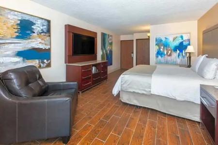 Wyndham Riverfront - 95