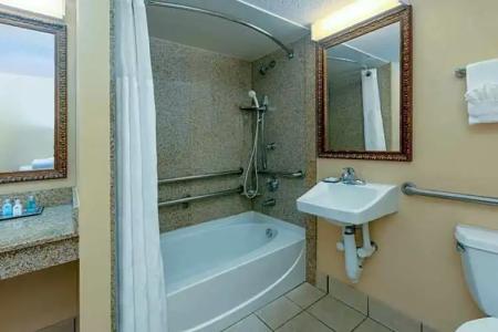 Wyndham Riverfront - 98